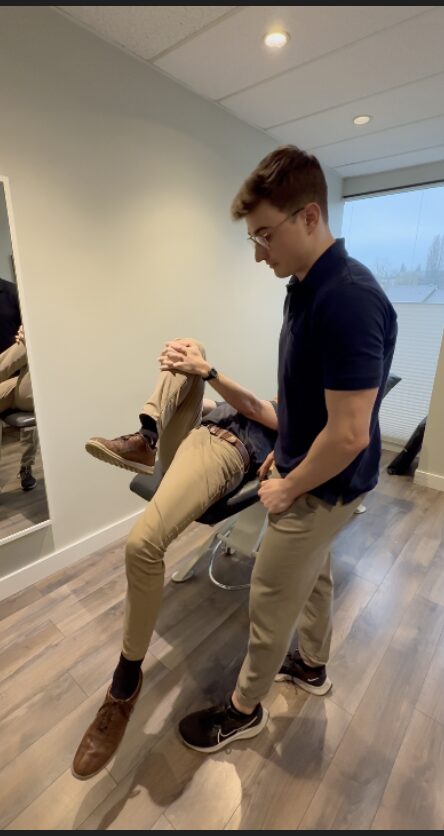 Anterior Knee Pain in Runners in North Vancouver: How the Thomas Test Identifies Tight Hip and Thigh Muscles