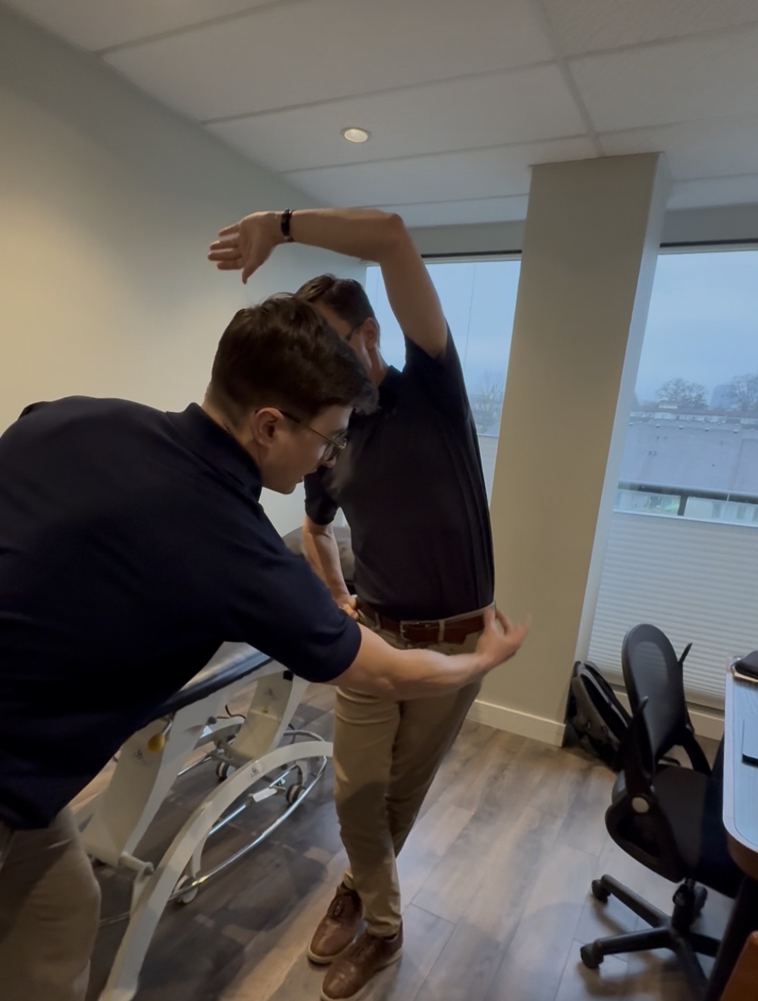 IT Band Stretching for Runners: 2 Simple Physio Exercises for Hip & TFL Tightness